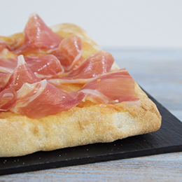TOSTA ANDALUZA: paletilla de jamón ibérico y salmorejo